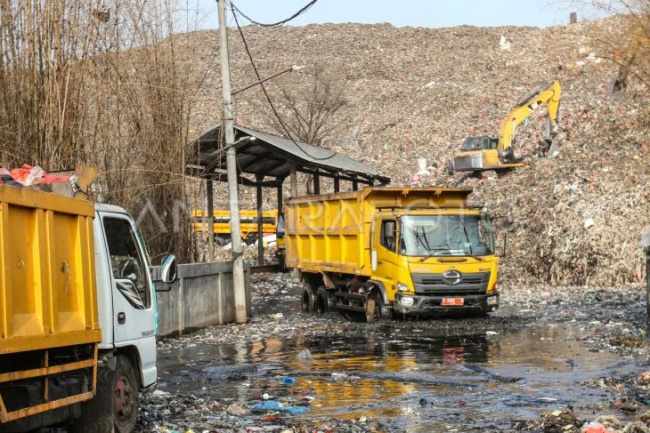 Pembuangan Sampah ke TPA Cipayung Dihentikan Sementara Mulai Hari Ini