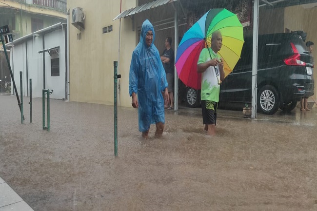 Mbak Ita Respon Cepat Banjir di Perumahan Jatisari Asri BSB Mijen, Minta Perlebar Drainase Hilir