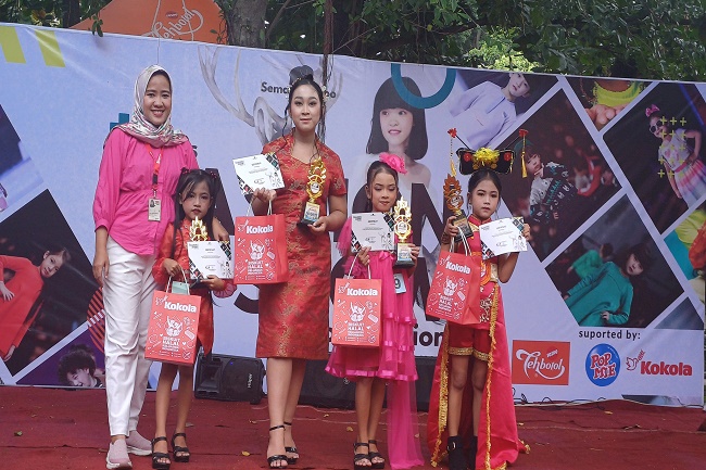 Biskuit Kokola Ramaikan Semarang Zoo Fashion Show