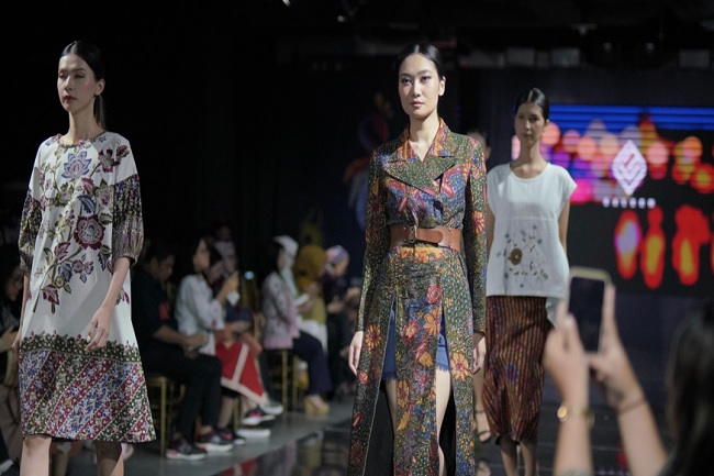 Bersanding dengan Desainer Top Tanah Air, Saleen UMKM Fesyen Binaan RB Rembang Lolos dalam Kurasi Fashion Show dan Pameran Nasional