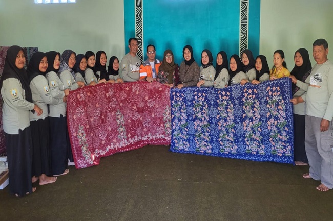 Batik Tulis Pasucen, Unggulan Warisan Budaya Tradisional Asli Desa yang di Fasilitasi RB Rembang Semen Gresik