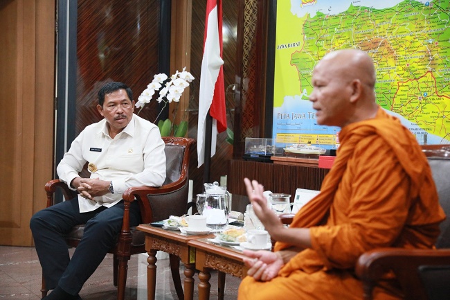 Sambut Kedatangan Bhikkhu Thudong, Pj Gubernur Jateng Siap Kawal Hingga Perayaan Waisak 2024 