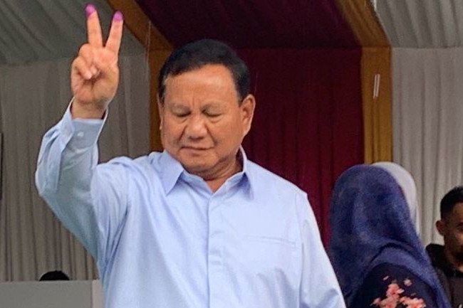 Prabowo Subianto Mencoblos, Celupkan Dua Jari ke Tinta