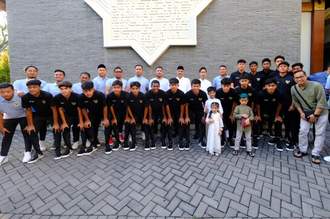 Gibran Salat Id Bersama Timnas U-16