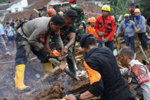 Kepala BNPB Imbau Pengungsi Gempa Cianjur Pindah ke Lokasi Evakuasi Utama