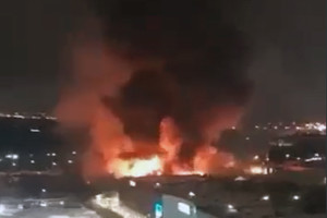 Kebakaran Hebat Menggulung Pusat Perbelanjaan di Pinggiran Moskow