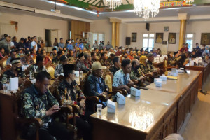 Bupati Janji Carikan Solusi Dana RTLH, Ketua Polosoro Sujud Syukur