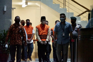 KPK Tahan Bupati Bangkalan Abdul Latif Imron, Diduga Terkait Korupsi Jual Beli Jabatan