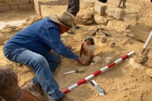 Ditemukan Artefak dan Dua Makam Kuno di Pekuburan Firaun Mesir