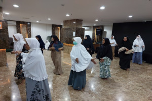 Senam Gerak Badan, Cara Lansia Menghilangkan Kebosanan di Tanah Suci