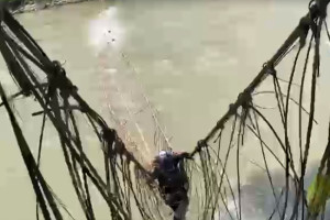 Jembatan Putus, 3 Polisi dan 1 TNI Hanyut di Sungai Digoel, Papua
