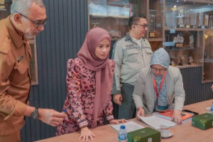 Pembinaan Perajin Batik, Ketua Dekranasda Gresik Sepakati Kerja Sama dengan PT Smelting