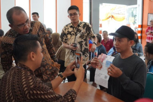 Pos IND Salurkan Bansos Sembako & PKH Tahap 2 pada 2.500 KPM di Semarang