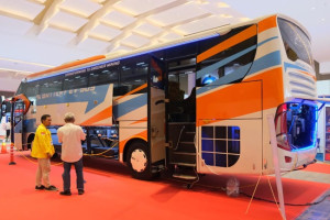 UI dan Petrosea Hadirkan Bus Listrik Konversi Mesin Diesel Pertama di Indonesia