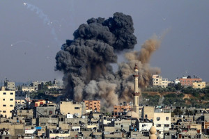 Israel Intensifkan Serangan di Gaza, Perintahkan Evakuasi Baru di Utara