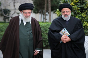 Bagaimana Nasib Iran ketika Khamenei Kehilangan Raisi?