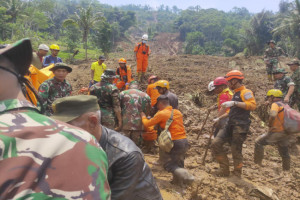 Tim SAR Temukan 3 Jenazah Korban Longsor di Bandung Barat