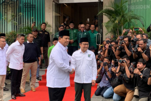 Usai Penetapan Presiden Terpilih, Prabowo Sambangi Kantor DPP PKB Disambut Pelukan Cak Imin