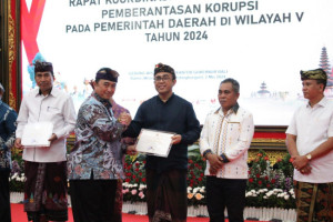 KPK Beri Denpasar Penghargaan Pemda Terbanyak Tertibkan PSU