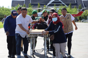BNPB dan Dinkes Sulsel Kerahkan Helikopter Angkut Warga Sakit dari Latimojong