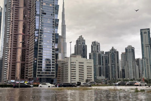 Hujan Dua Tahun Turun Dalam Semalam, Dubai Kelabakan